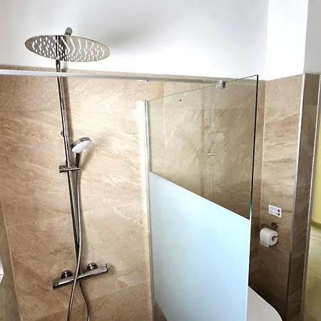 Apartment 3br Shared - 7-min Walk, Peaceful