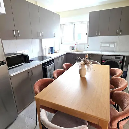 3br Shared - 7-min Walk, Peaceful *