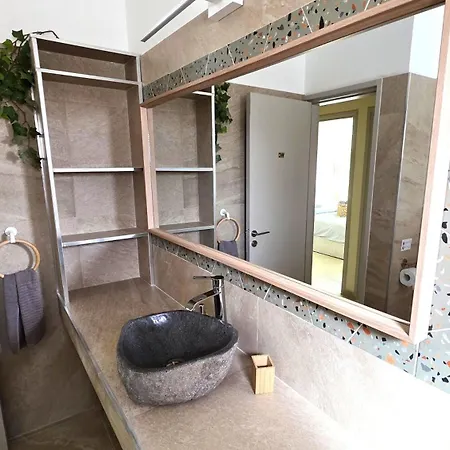 3br Shared - 7-min Walk, Peaceful * לרנקה