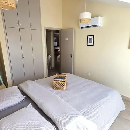 3br Shared - 7-min Walk, Peaceful * לרנקה