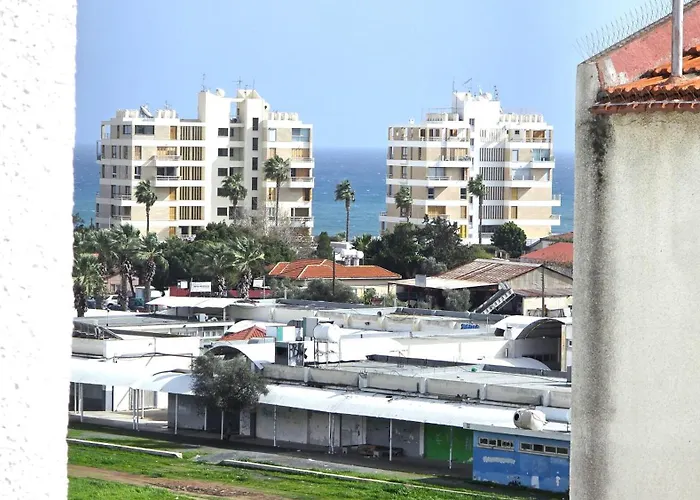 3br Shared - 7-min Walk, Peaceful Larnaca